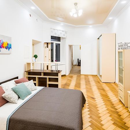 Bright And Cozy Apart With Balcony Львов Экстерьер фото