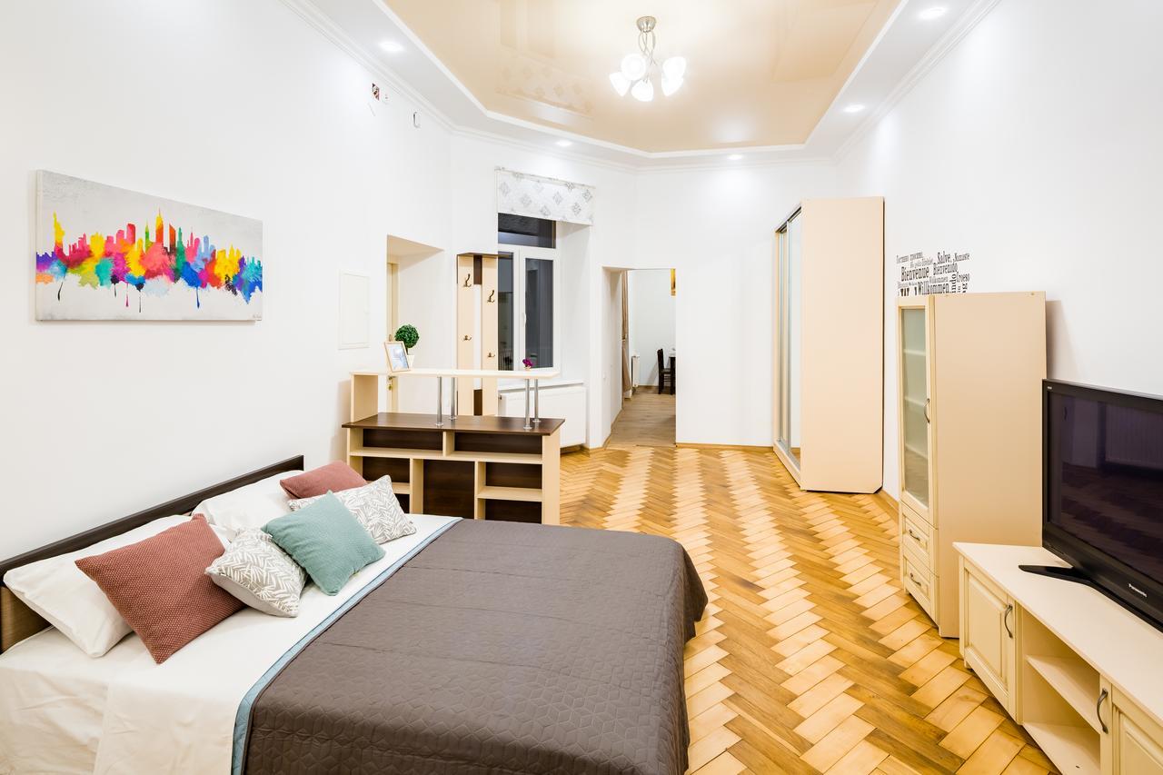 Bright And Cozy Apart With Balcony Львов Экстерьер фото